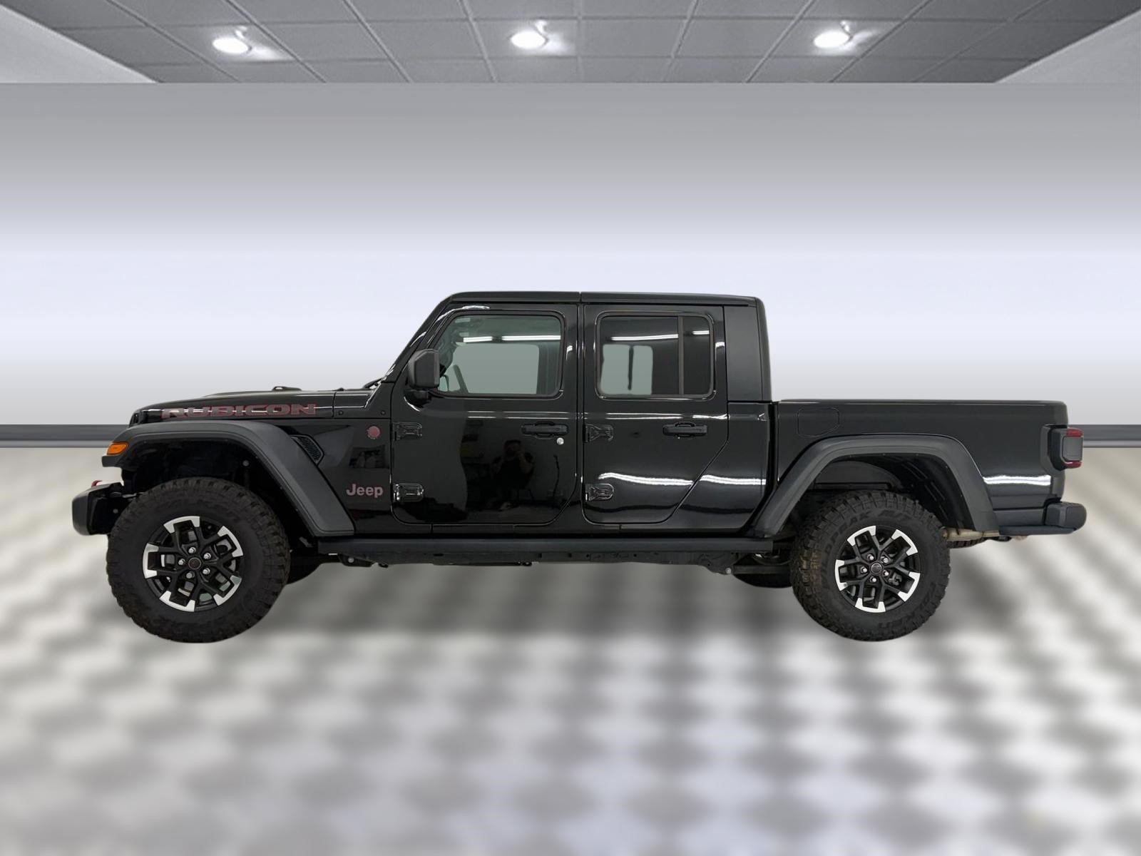 Used 2025 Jeep Gladiator Rubicon w/ Technology Group AWD/4WD image 2