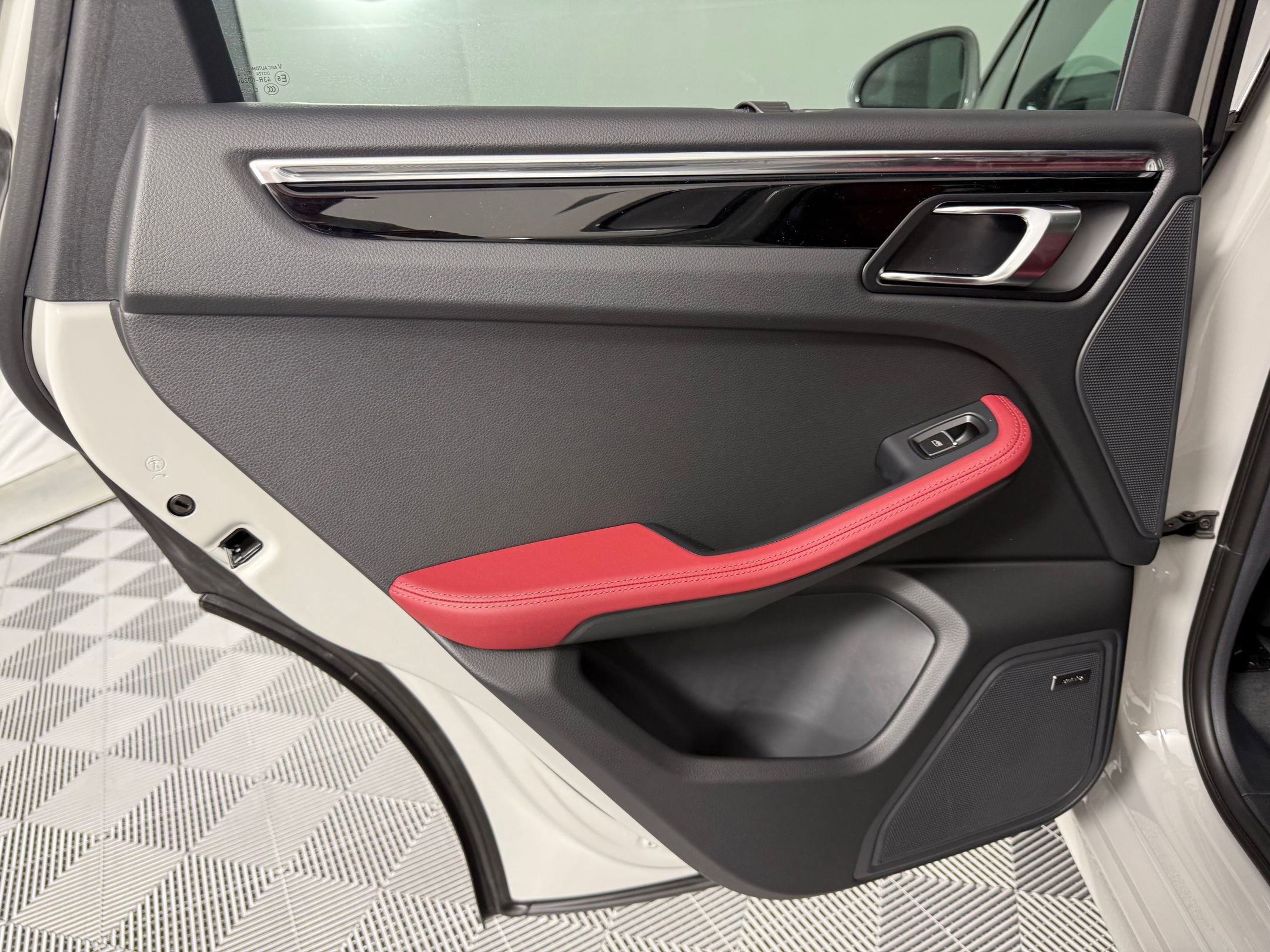 New 2026 Porsche Macan S image 27