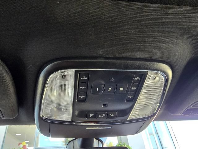 Used 2017 Jeep Grand Cherokee Trailhawk w/ Trailhawk Luxury Group AWD/4WD image 15