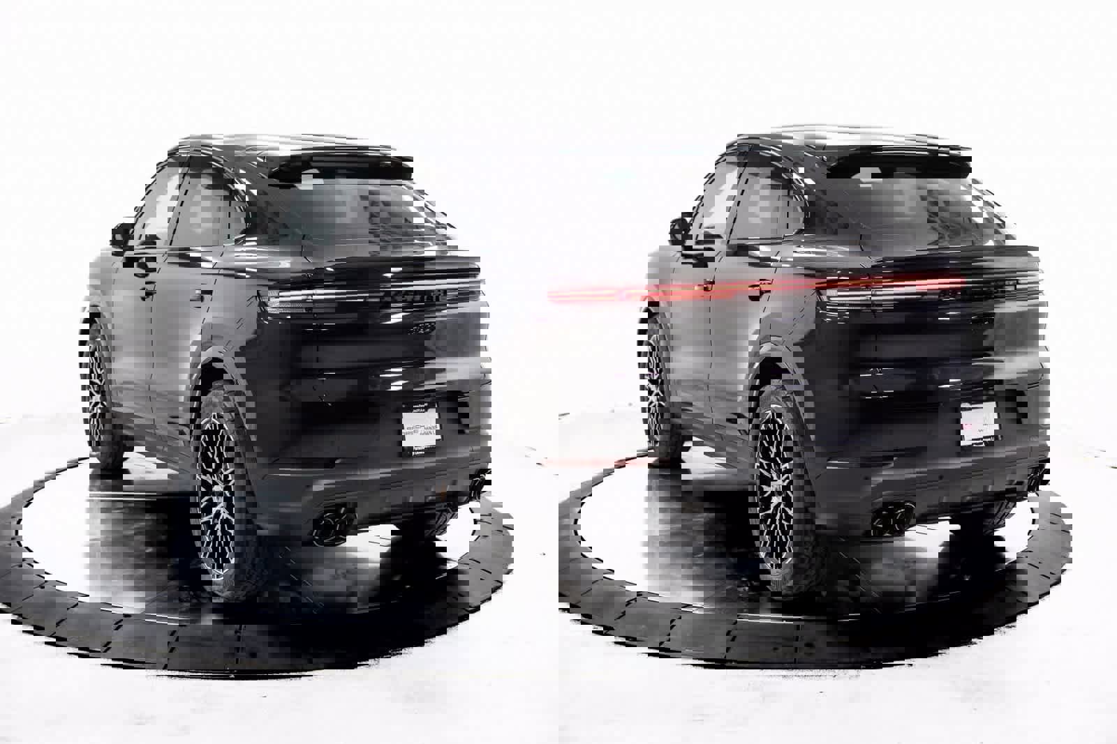 Certified 2025 Porsche Cayenne Coupe image 3