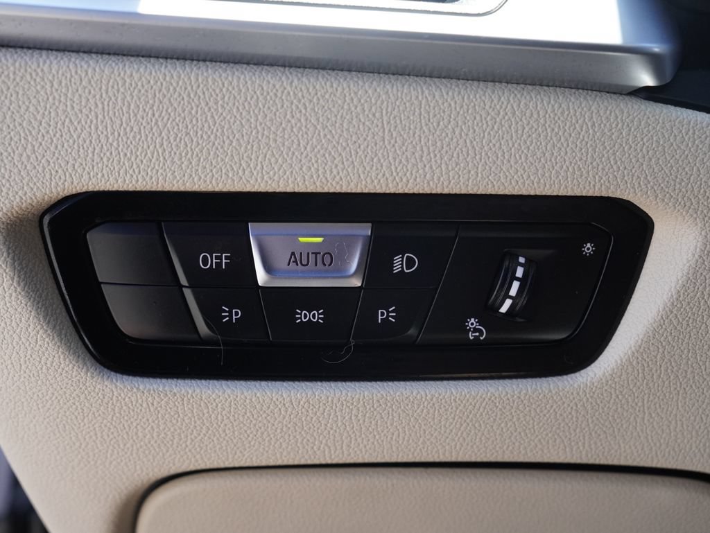Used 2019 BMW 330i Sedan w/ Driving Assistance Package RWD image 13