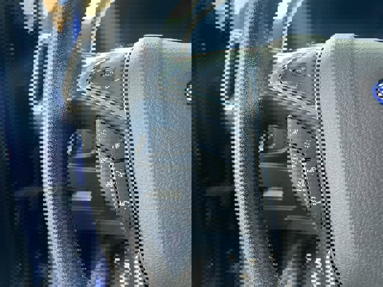 Used 2015 Ford Edge SEL image 18