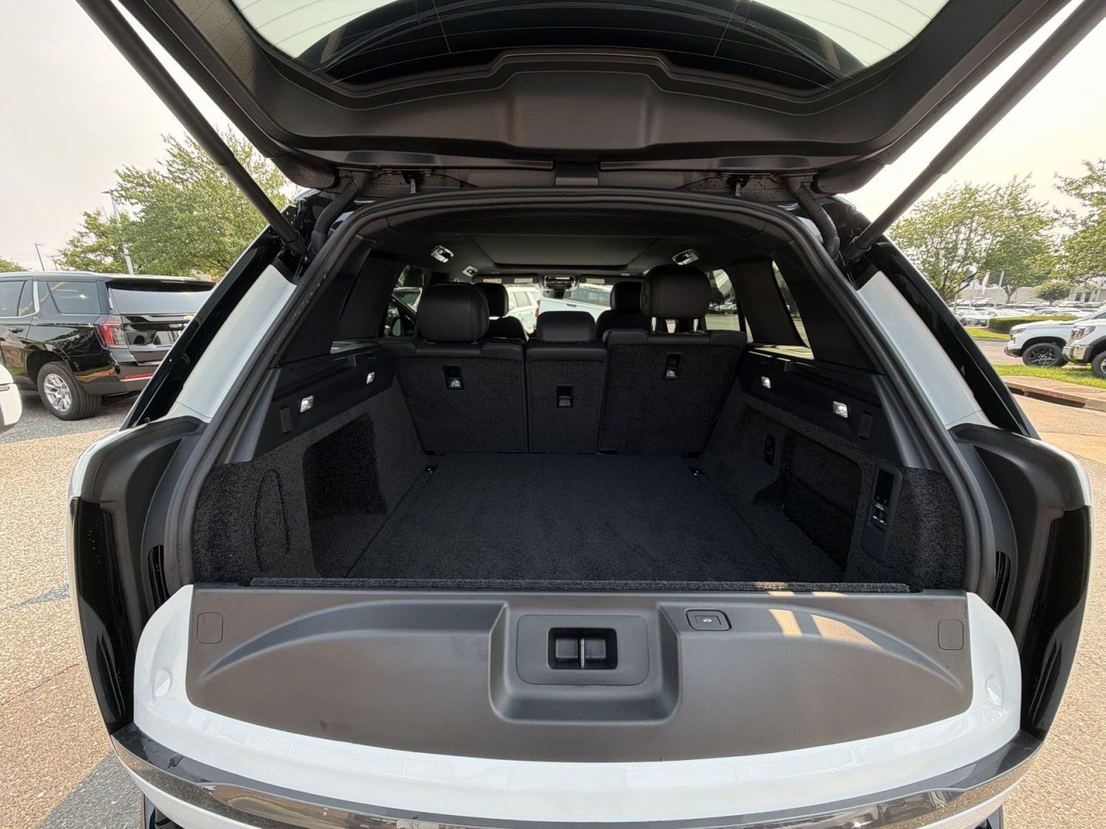 Used 2025 Land Rover Range Rover SE AWD/4WD image 24