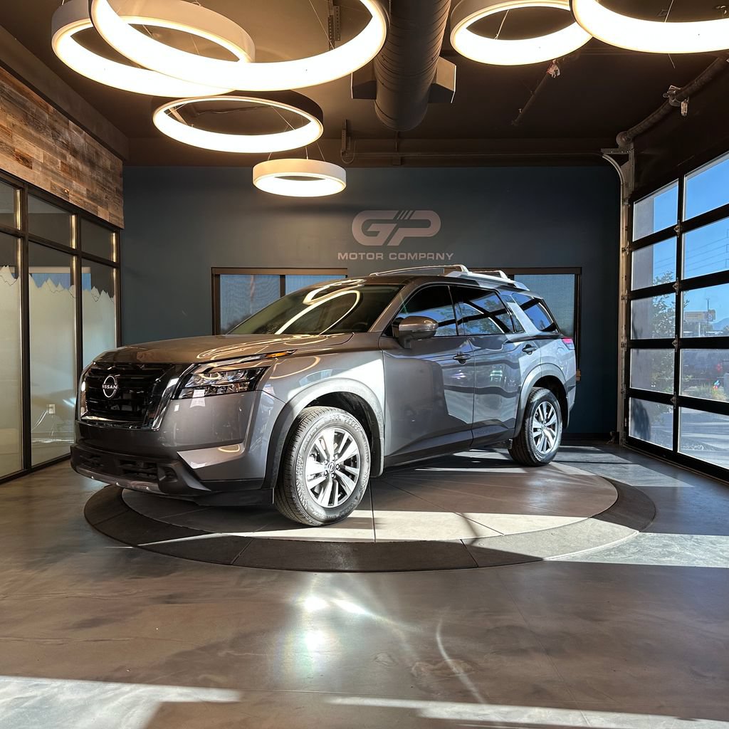 Used 2025 Nissan Pathfinder SL AWD/4WD image 7