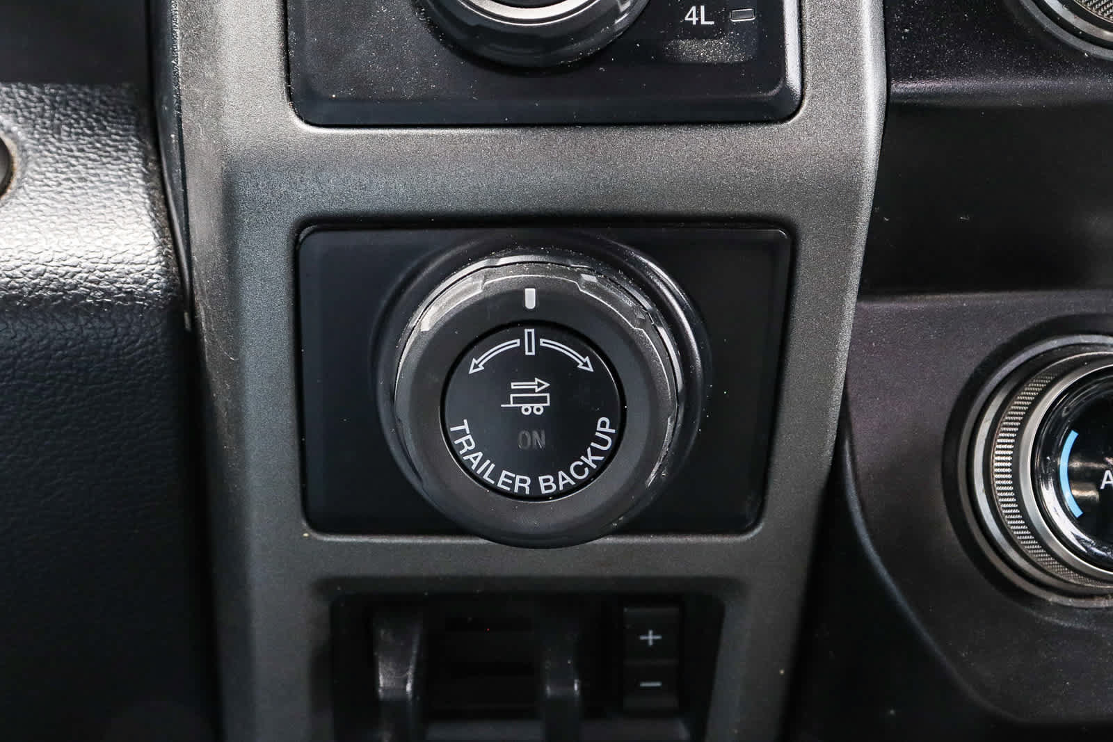 Used 2019 Ford F150 Raptor w/ Equipment Group 802A Luxury AWD/4WD image 38