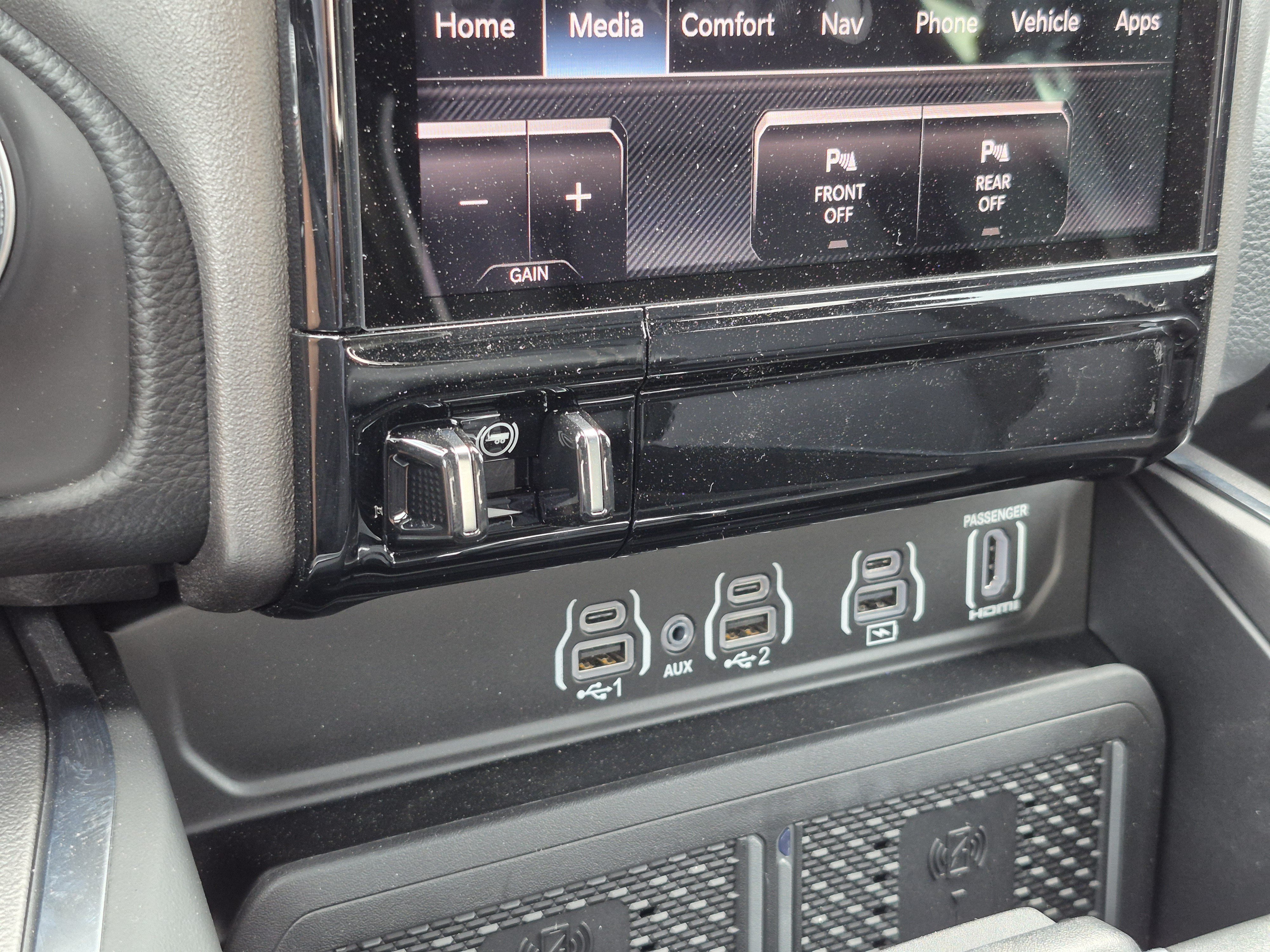 New 2026 RAM 1500 Laramie AWD/4WD image 17