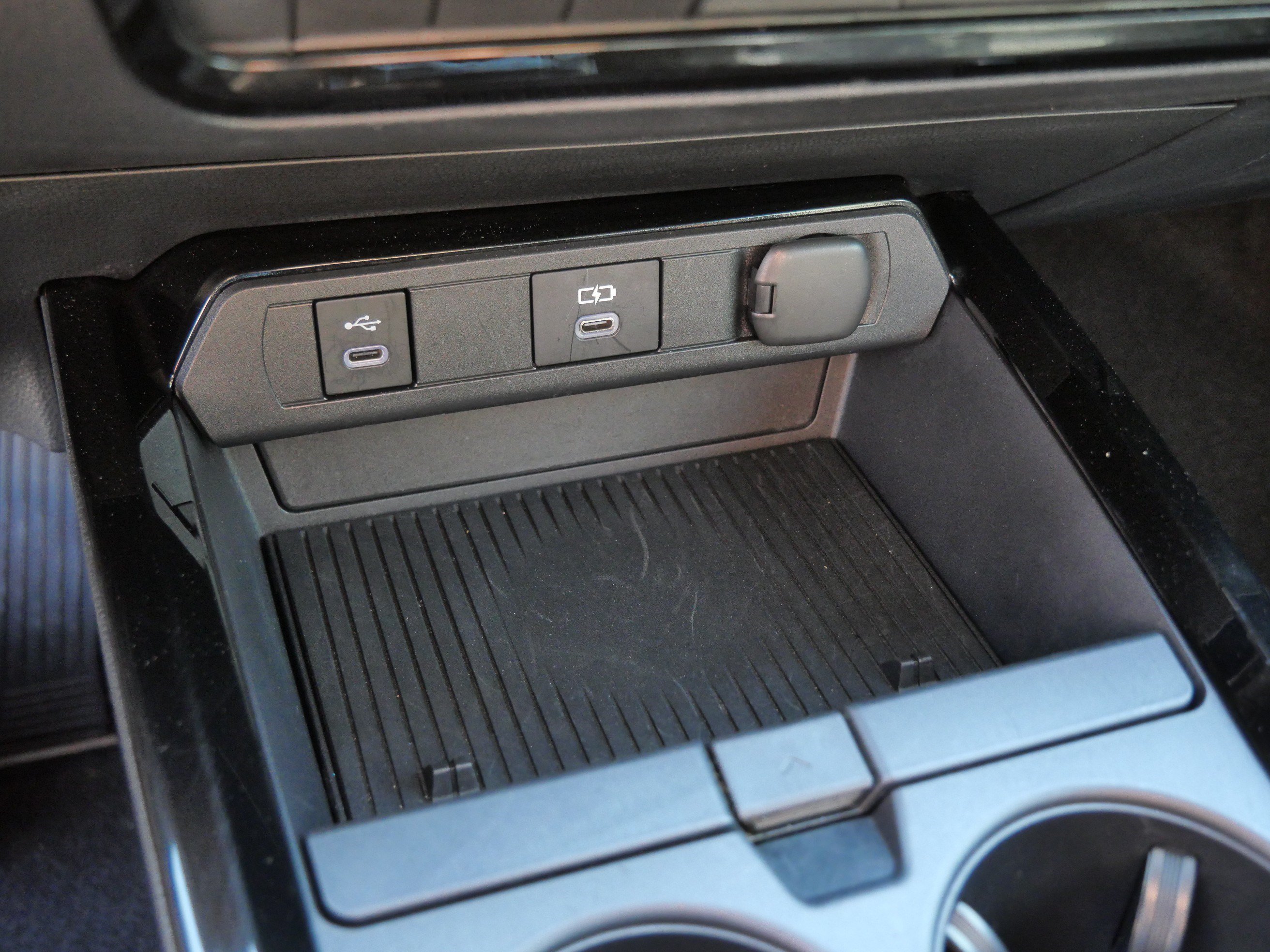 Certified 2025 Toyota Prius XLE FWD image 32