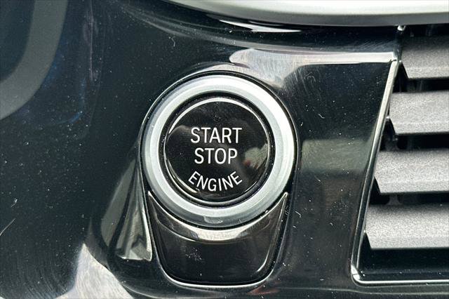 Used 2023 BMW 530e w/ Premium Package image 21