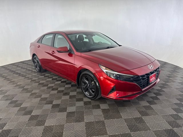 Used 2023 Hyundai Elantra SEL w/ Winter Weather Package FWD image 1