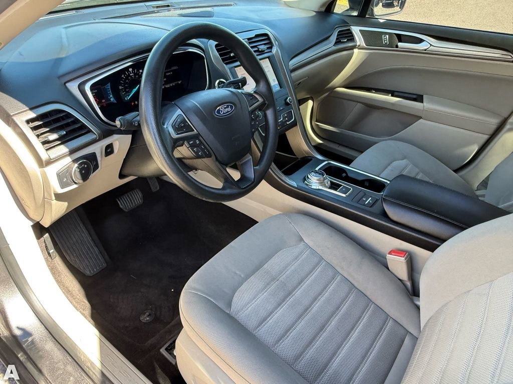 Used 2020 Ford Fusion SE FWD image 11
