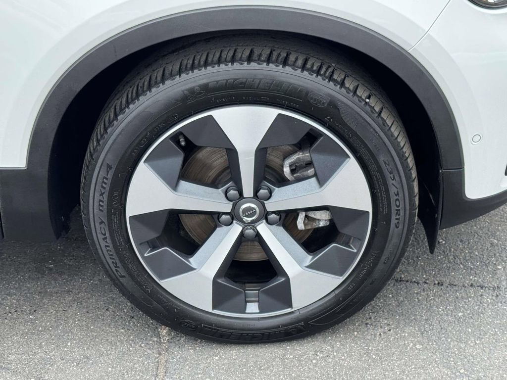 Certified 2023 Volvo XC40 B5 Plus w/ Driver Assist Package AWD/4WD image 6