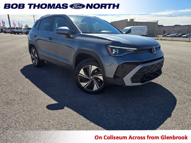 Used 2025 Volkswagen Taos SE AWD/4WD image 1