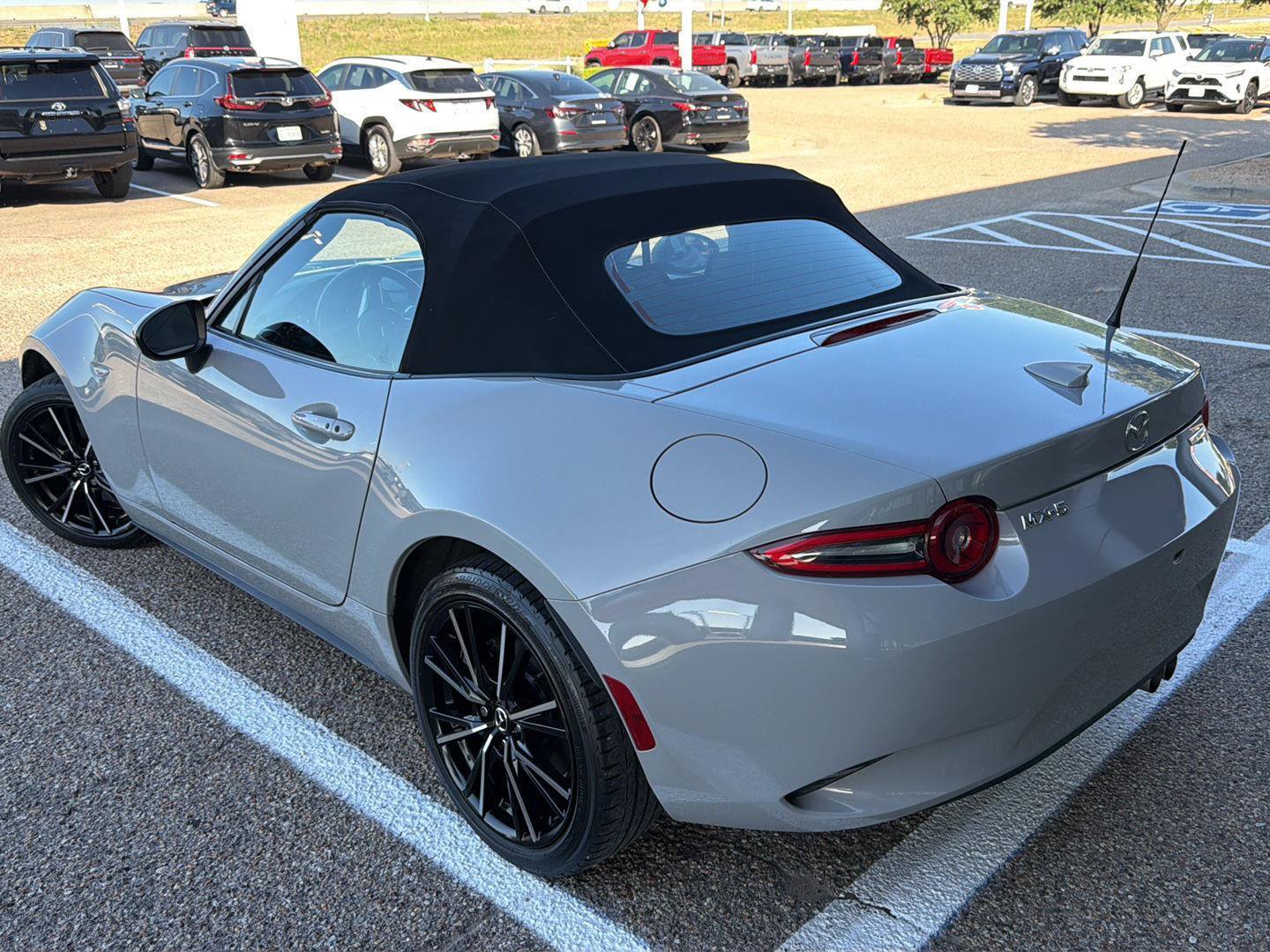 Used 2024 MAZDA MX-5 Miata Grand Touring RWD image 5