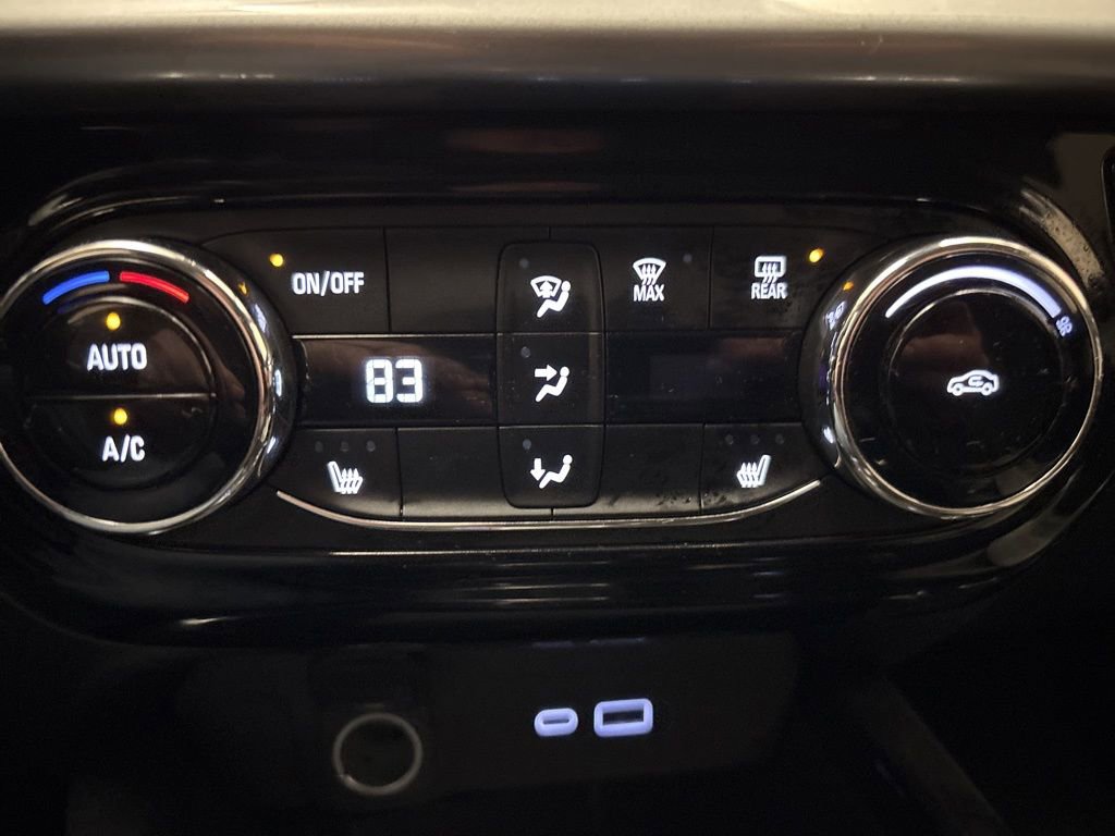 Used 2025 Chevrolet Trax LT w/ LT Convenience Package image 19