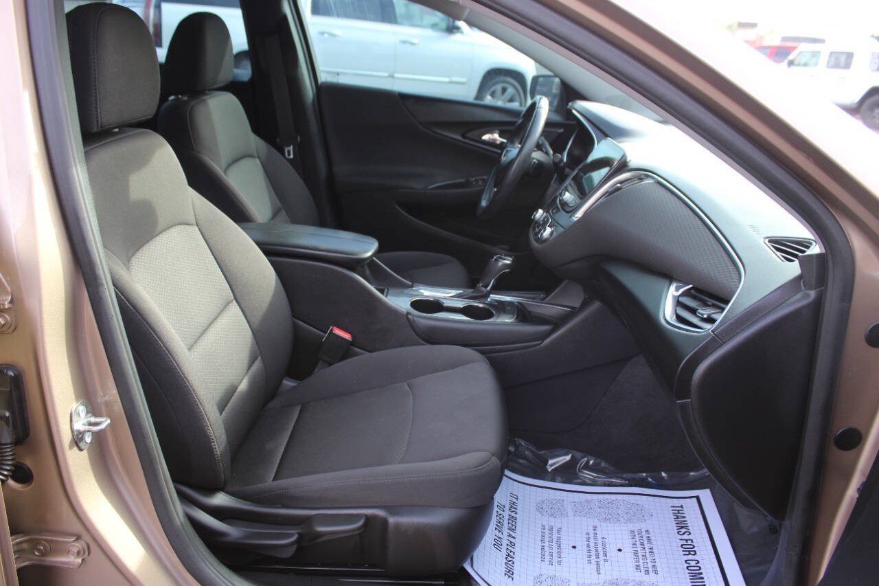 Used 2018 Chevrolet Malibu LT FWD image 9