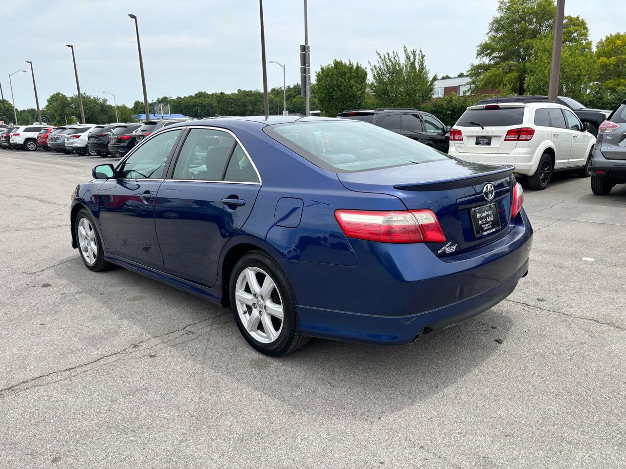 Used 2009 Toyota Camry SE FWD image 5