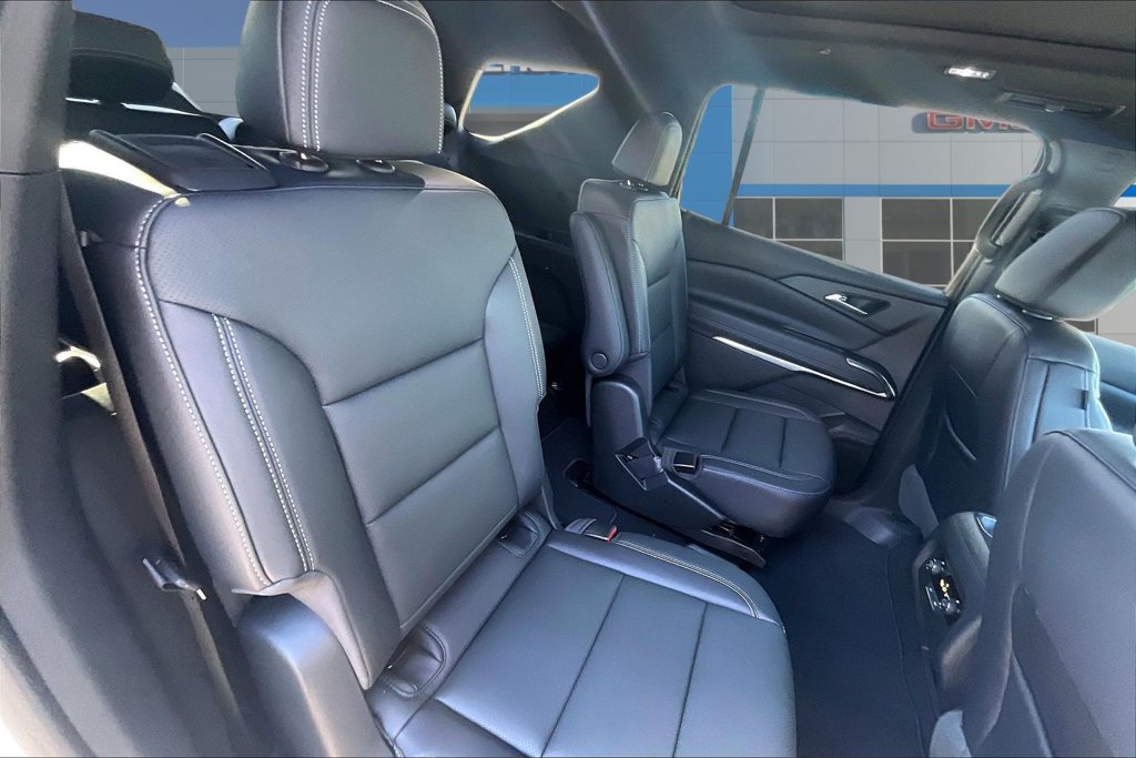 New 2027 Chevrolet Traverse LT w/ Driver Confidence Package FWD image 10