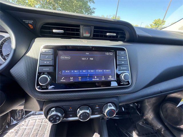 New 2025 Nissan Kicks Play S video 4