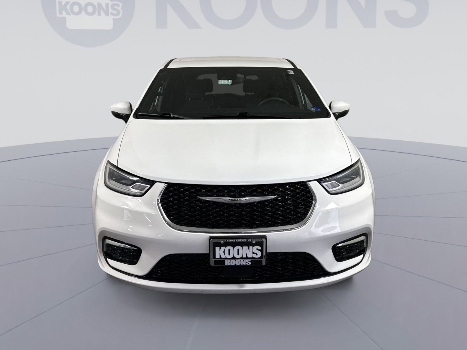 Used 2023 Chrysler Pacifica Touring FWD image 11