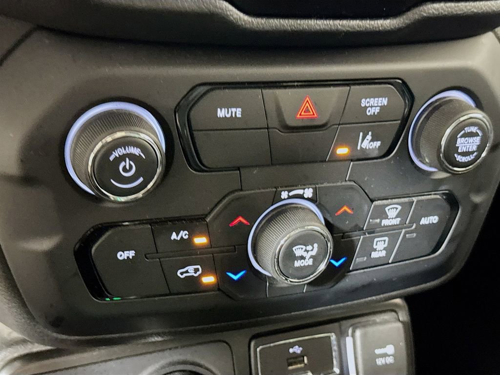 Used 2023 Jeep Renegade Latitude AWD/4WD image 14