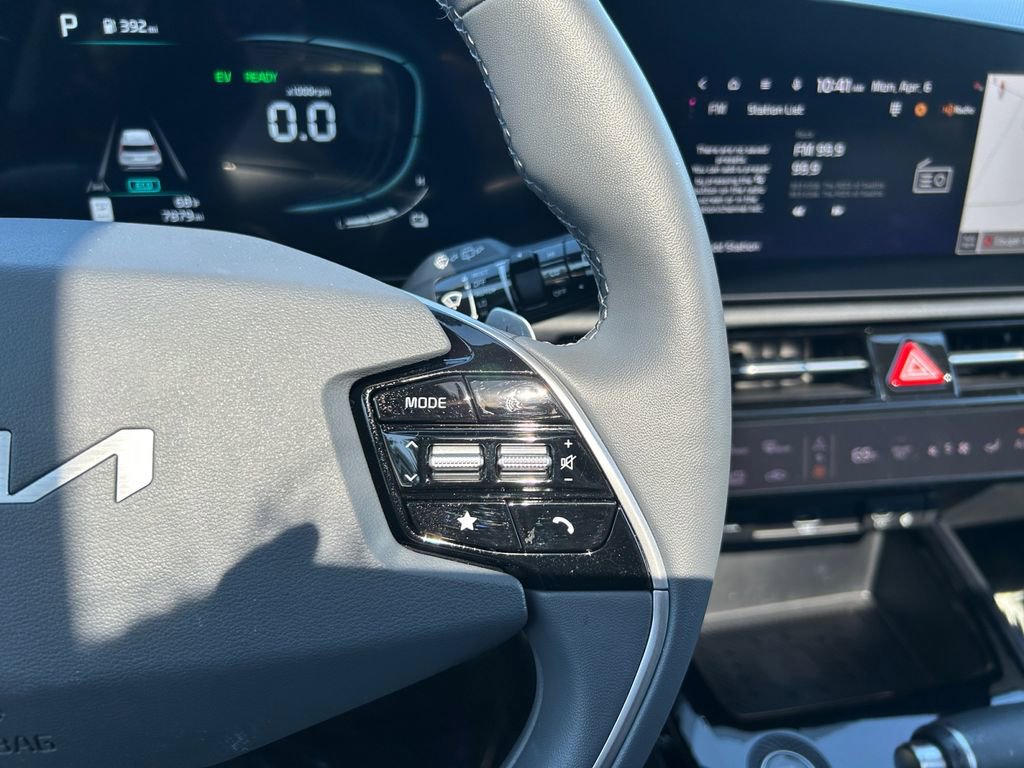Used 2024 Kia Niro SX image 18