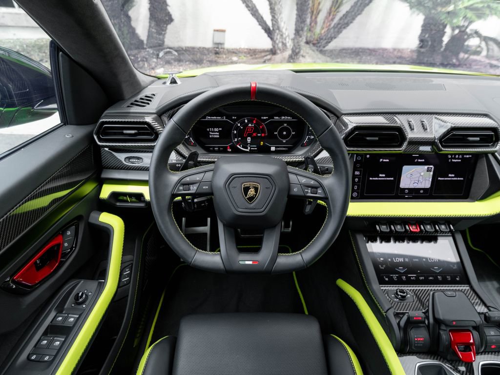 Used 2025 Lamborghini Urus SE AWD/4WD image 33