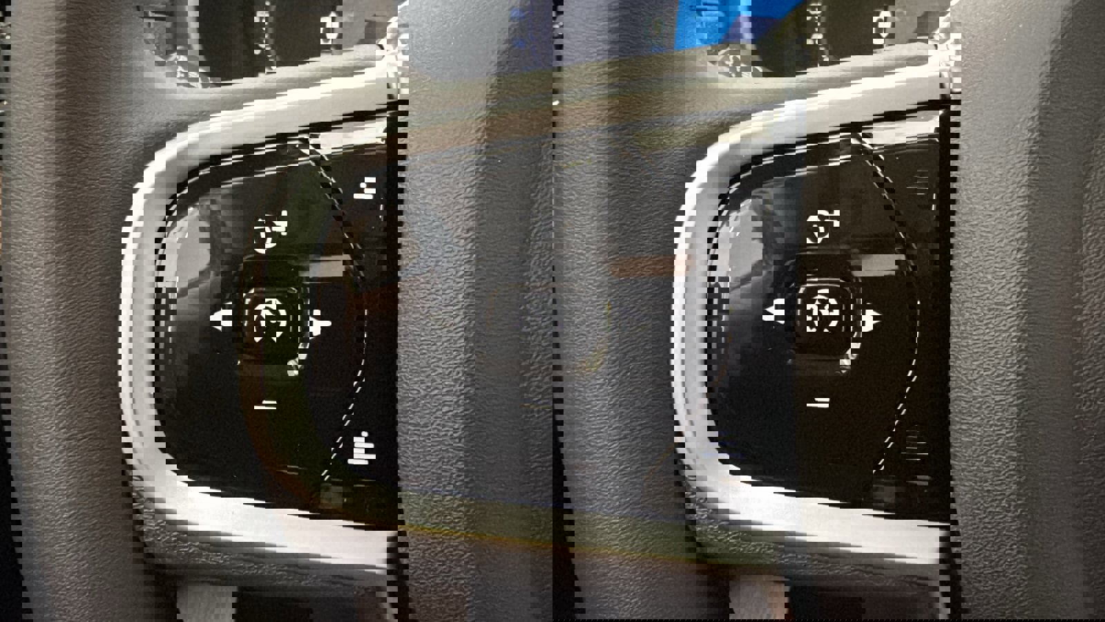 New 2026 Volvo XC90 B6 Plus w/ Protection Package Premier image 13