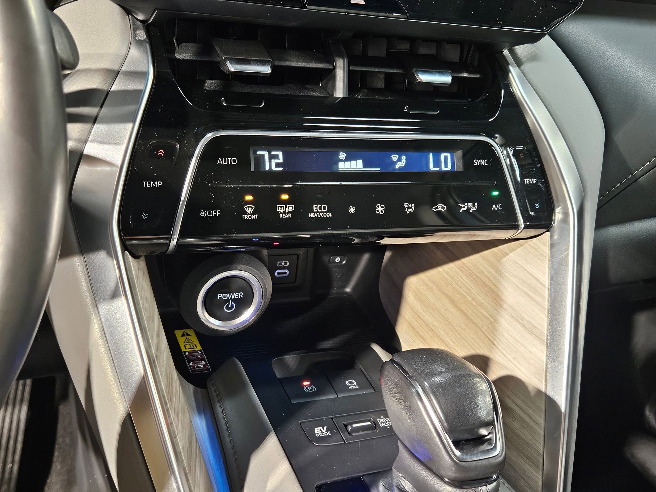 Used 2023 Toyota Venza Limited image 32