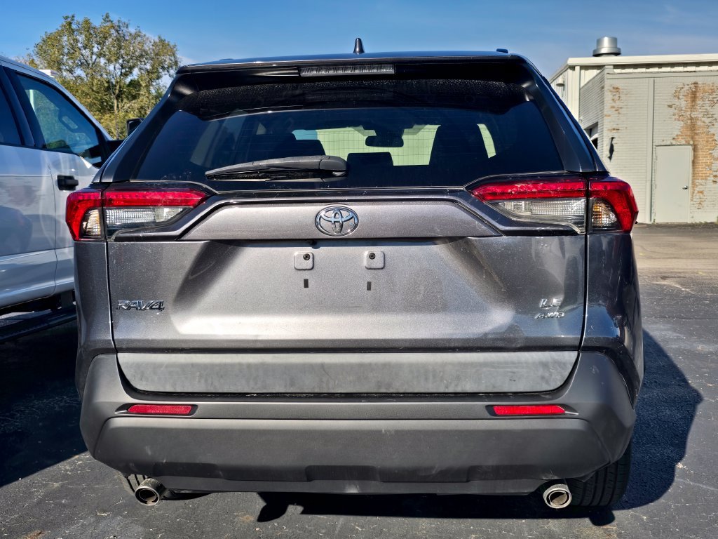 Used 2021 Toyota RAV4 LE AWD/4WD image 6