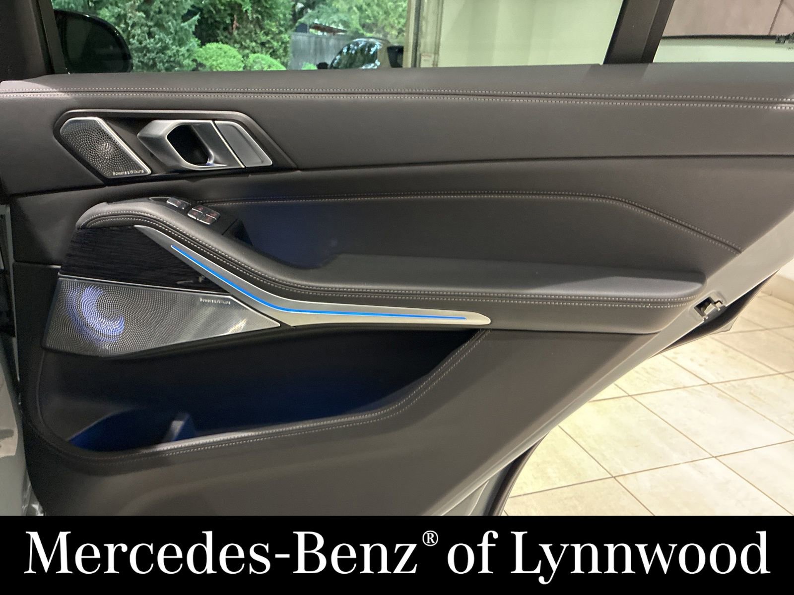 Used 2025 BMW X7 M60i AWD/4WD image 32