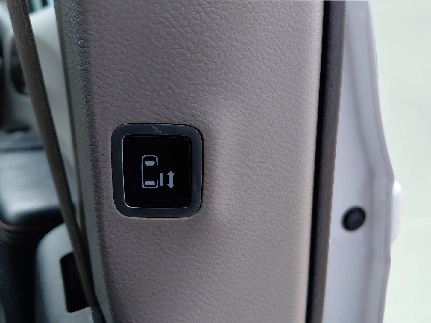 Used 2019 Chrysler Pacifica Touring-L Plus w/ Tire & Wheel Group FWD image 18