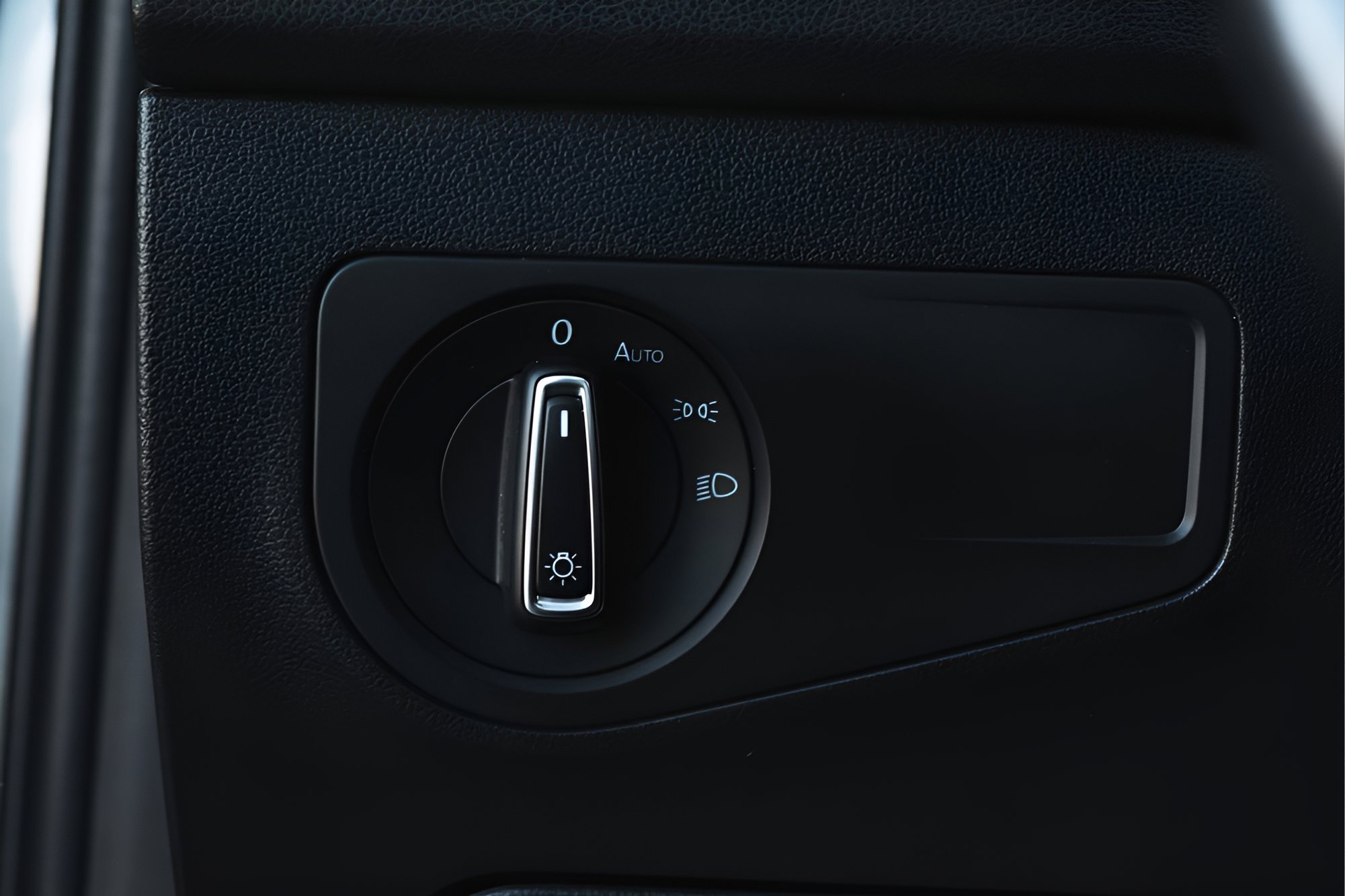 Used 2019 Volkswagen Tiguan SE w/ Panoramic Sunroof Package FWD image 17