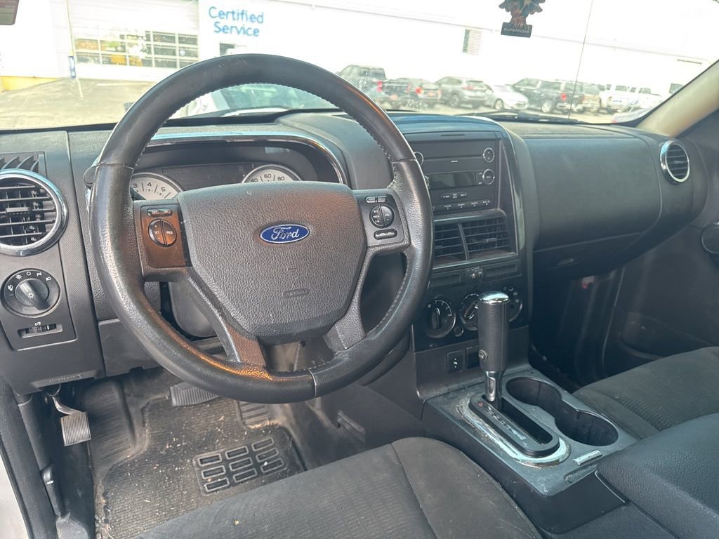 Used 2010 Ford Explorer Sport Trac XLT image 12
