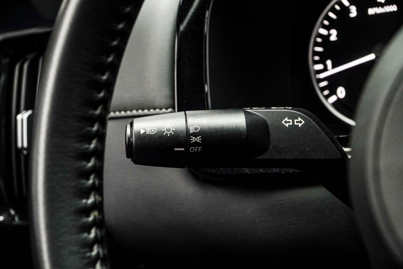 Used 2025 Nissan Pathfinder SV image 29