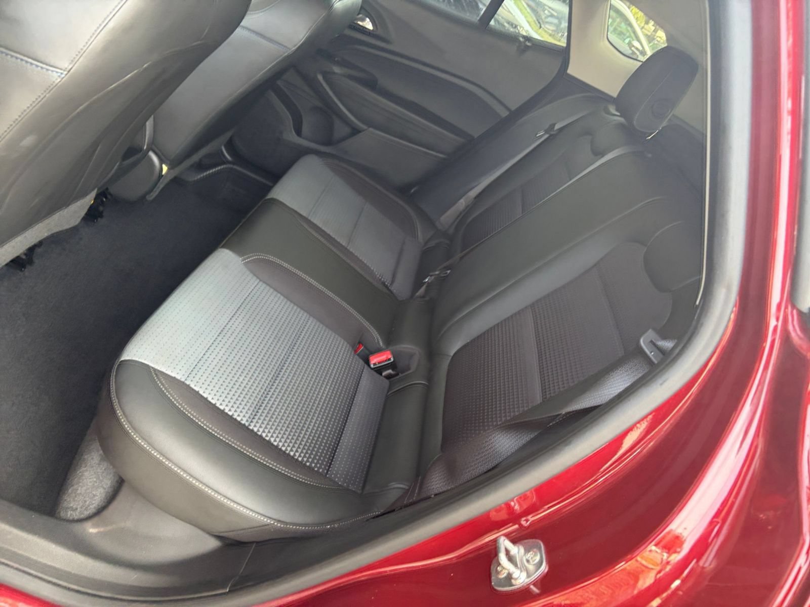 Used 2025 Chevrolet Trax LT FWD image 24