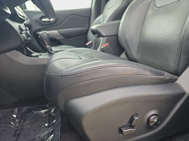 Used 2019 Jeep Cherokee Limited w/ Luxury Group AWD/4WD image 31