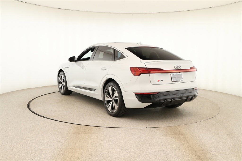 Used 2024 Audi Q8 e-tron Premium Plus w/ Premium Plus Package image 4