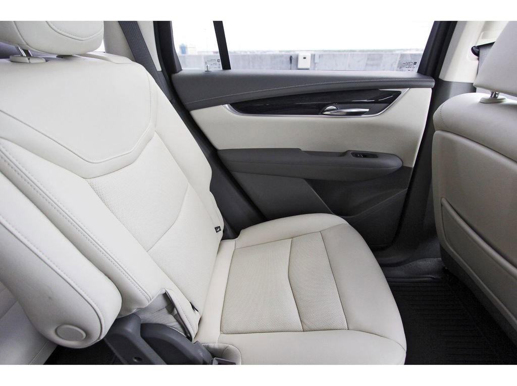 Used 2022 Cadillac XT6 Premium Luxury w/ Technology Package image 11