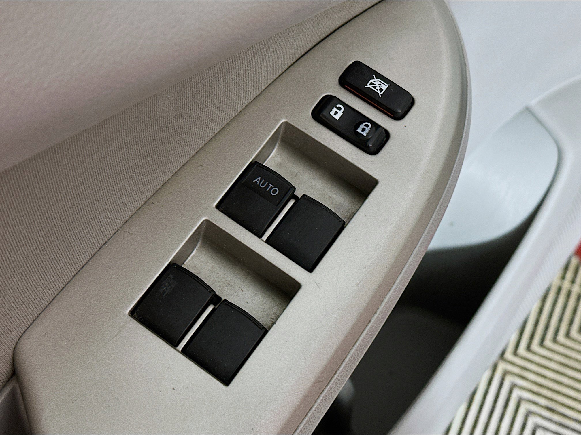 Used 2010 Toyota Corolla LE image 16