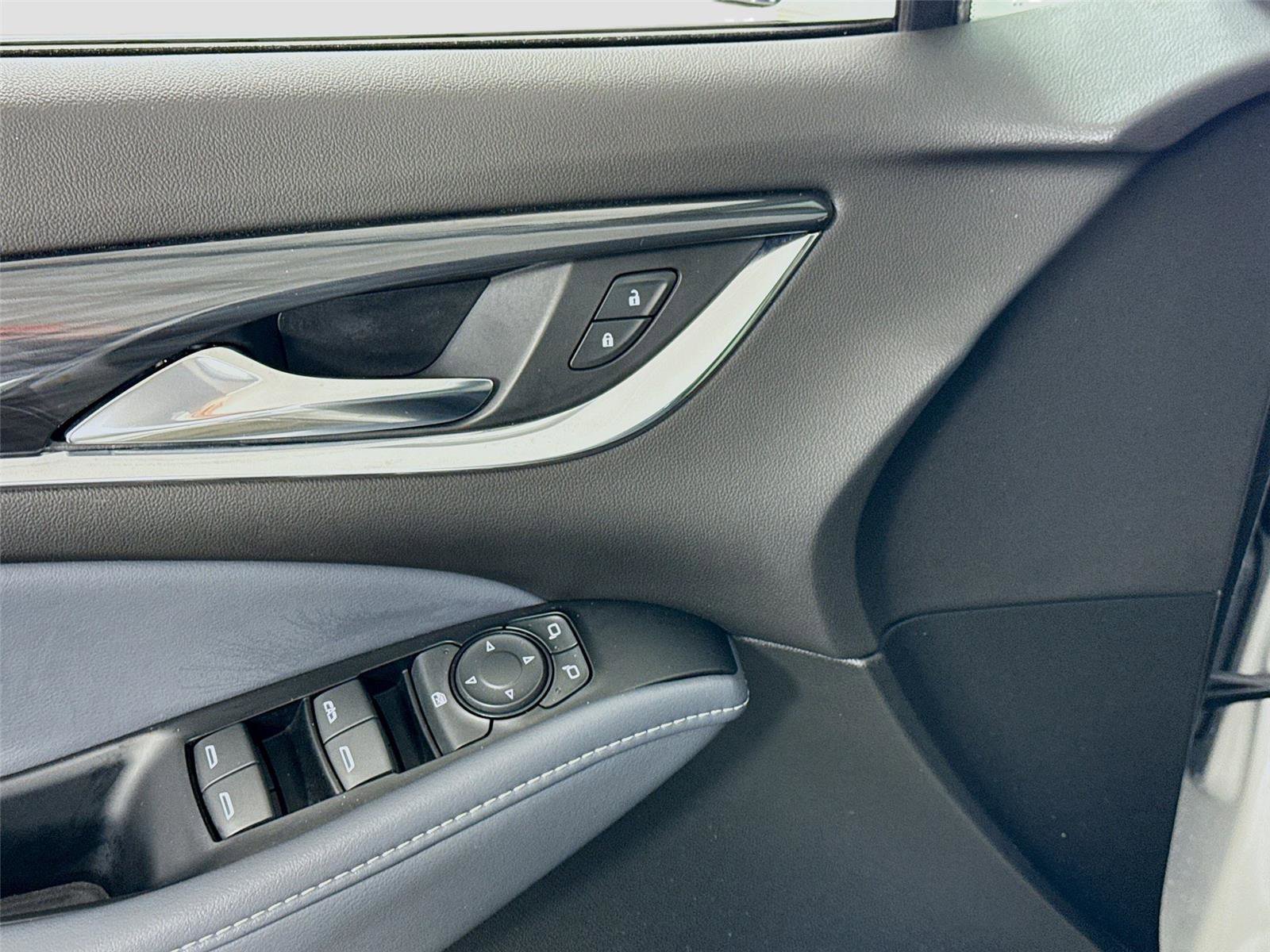 Used 2023 Buick Enclave Essence image 11