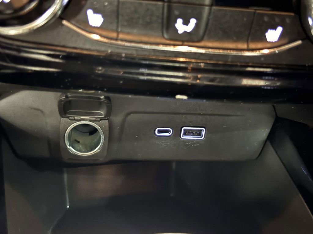 Used 2024 Chevrolet Trax RS FWD image 27