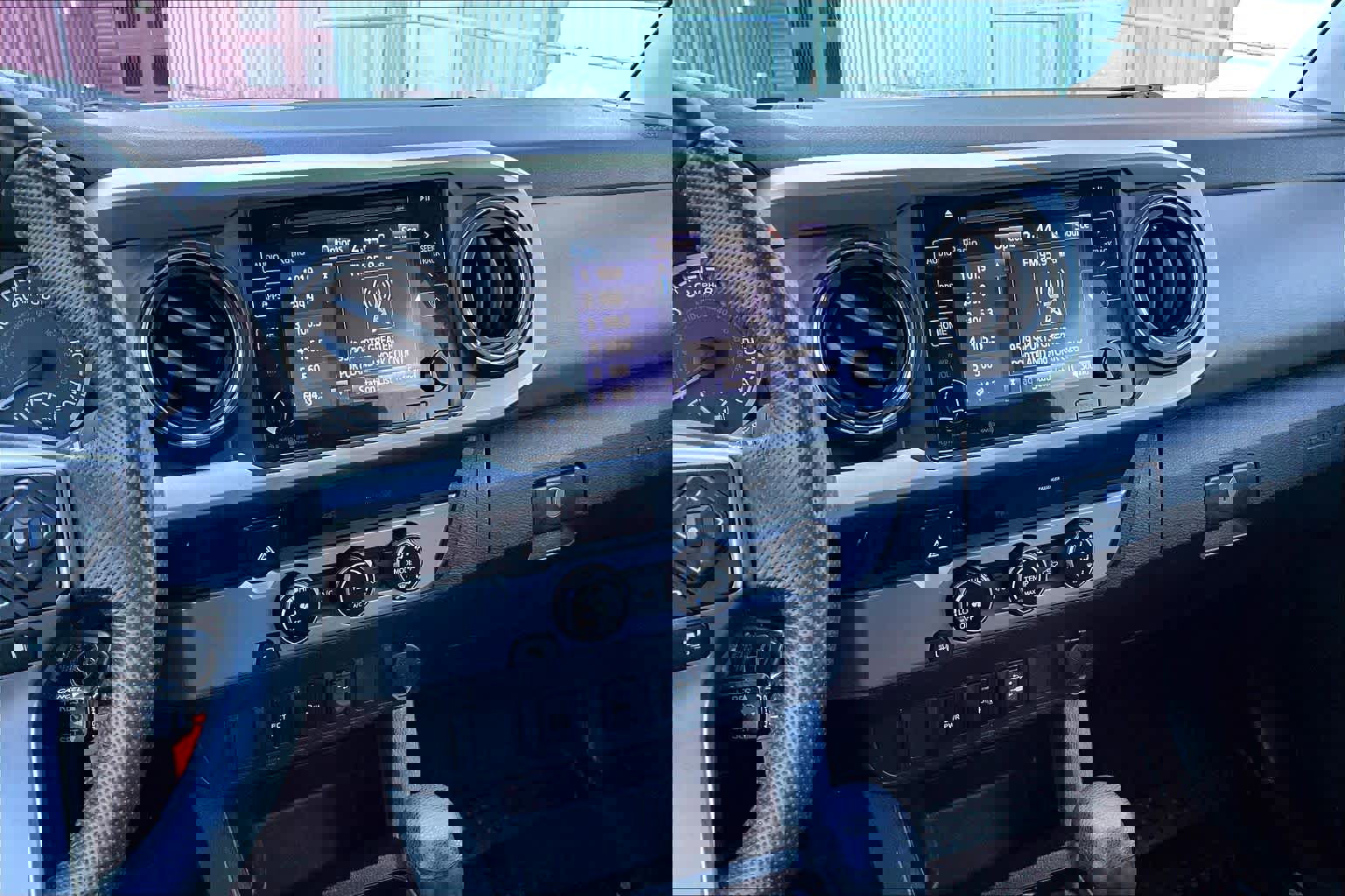 Used 2017 Toyota Tacoma SR5 w/ Tow Package image 7