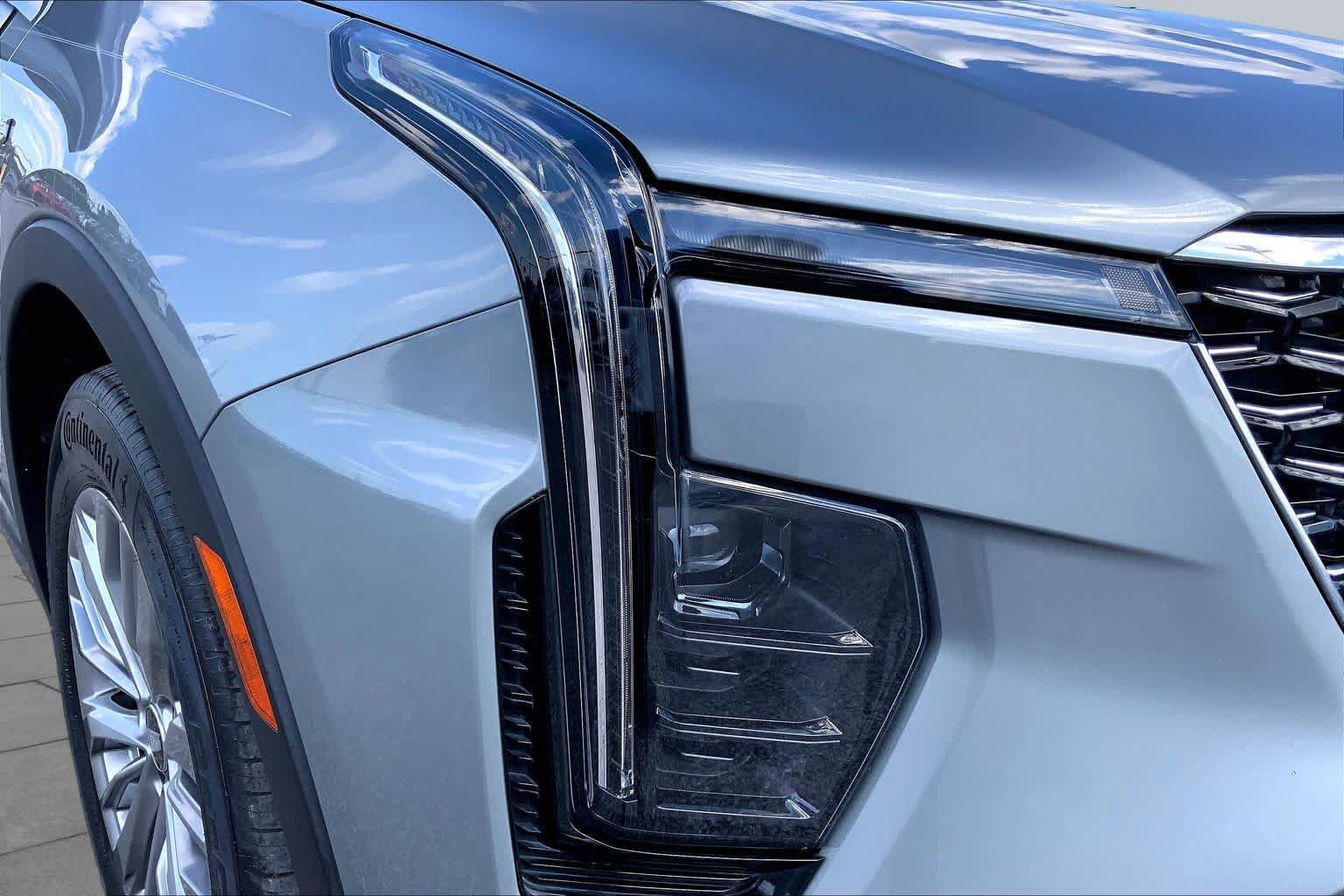 Used 2025 Cadillac XT4 Premium Luxury w/ Technology Package FWD image 27