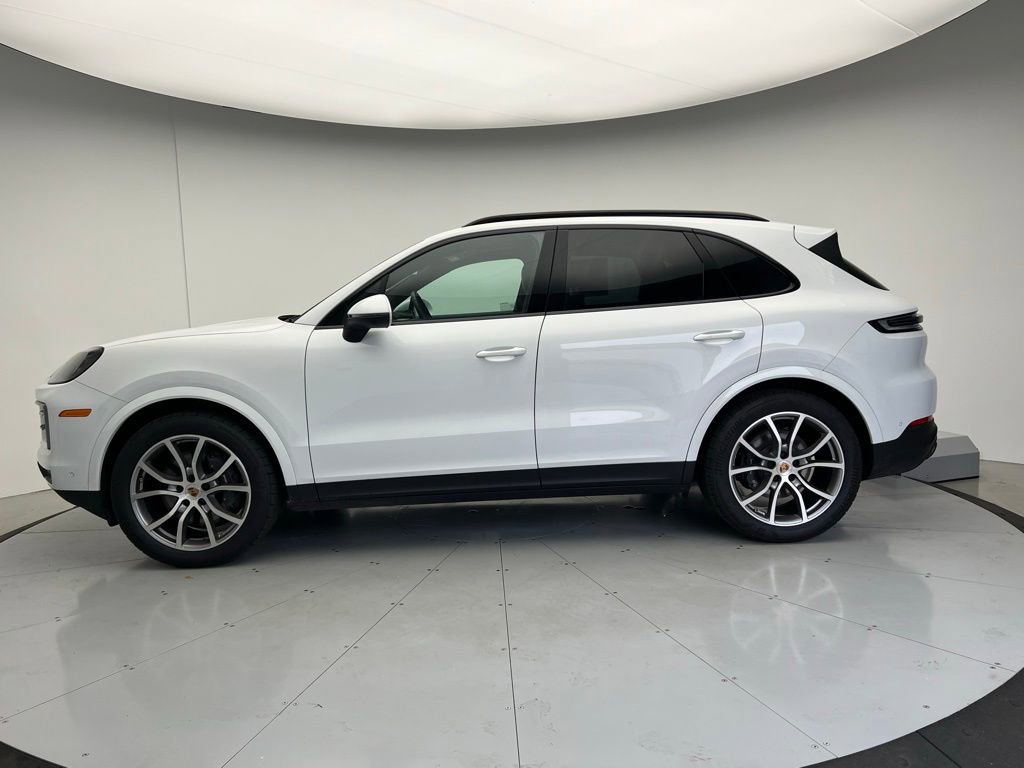 Used 2025 Porsche Cayenne image 2
