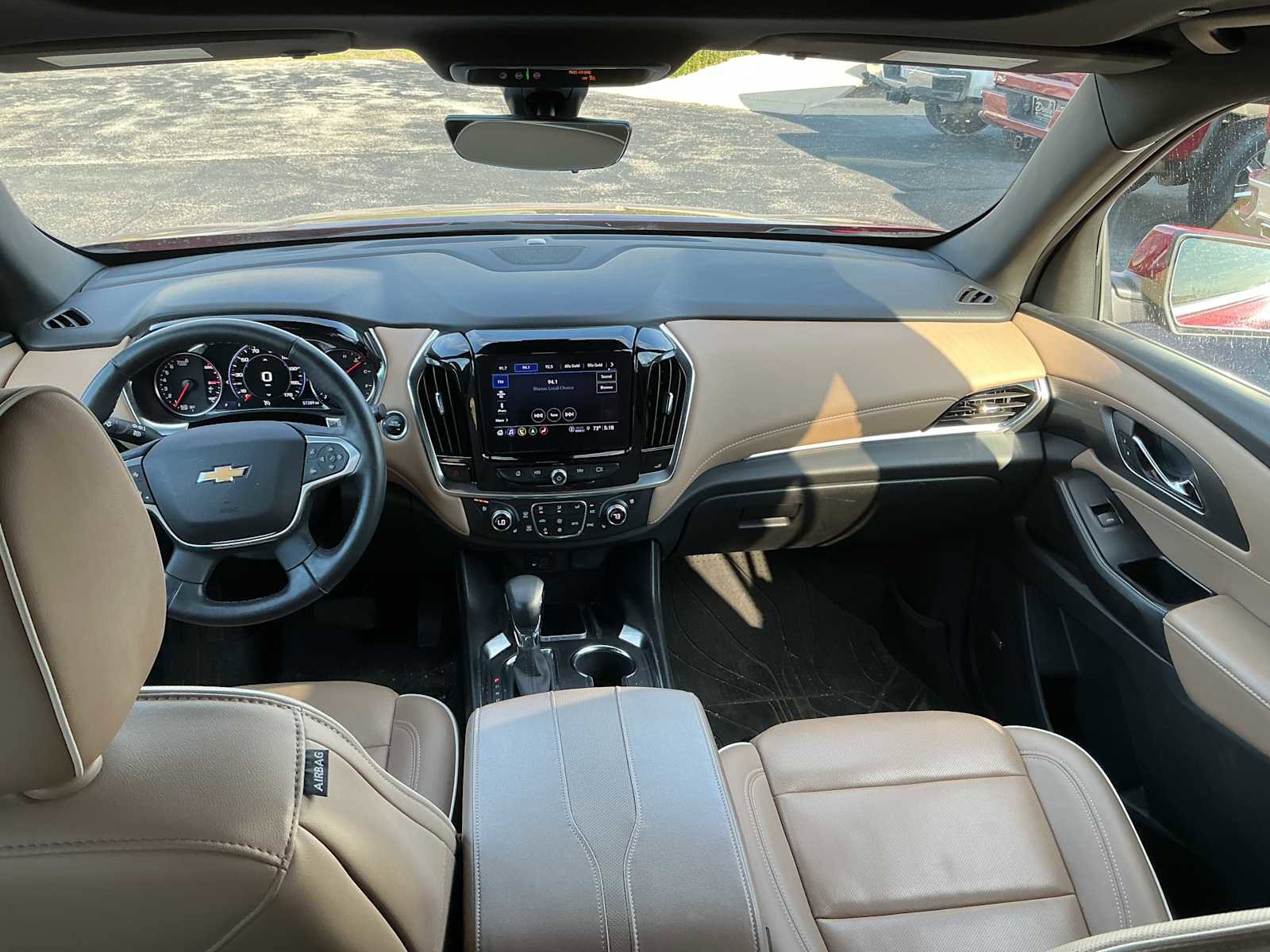 Used 2023 Chevrolet Traverse Premier FWD image 7