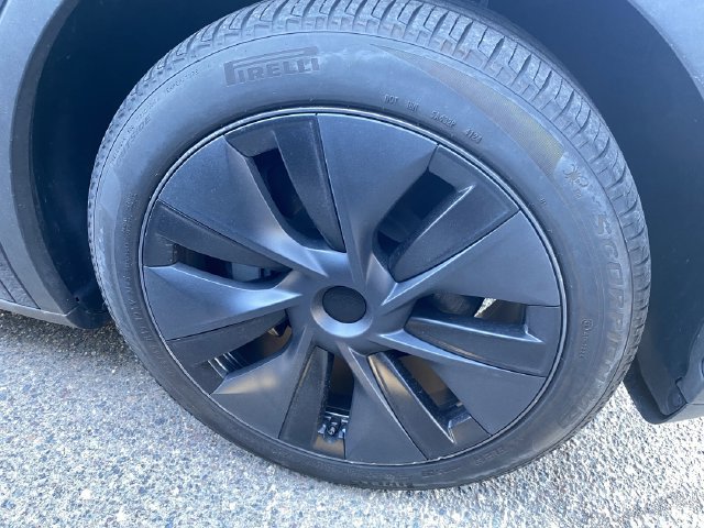 Used 2025 Tesla Model Y Long Range RWD image 9