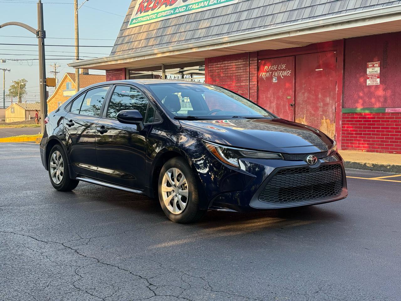 Used 2021 Toyota Corolla LE FWD image 2