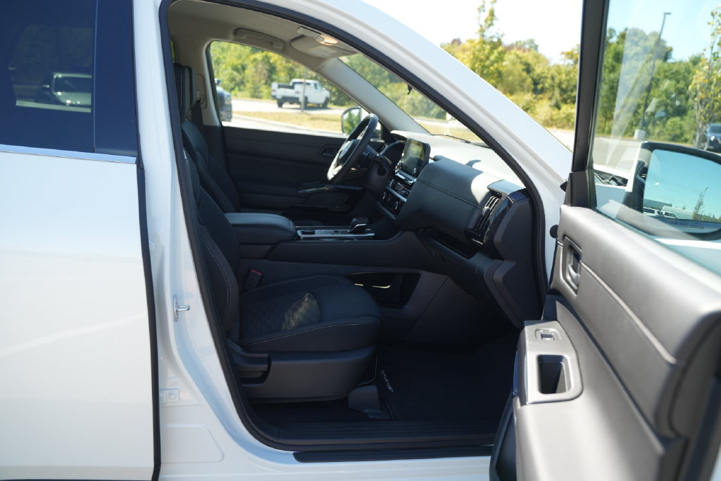 Used 2024 Nissan Pathfinder SV AWD/4WD image 20