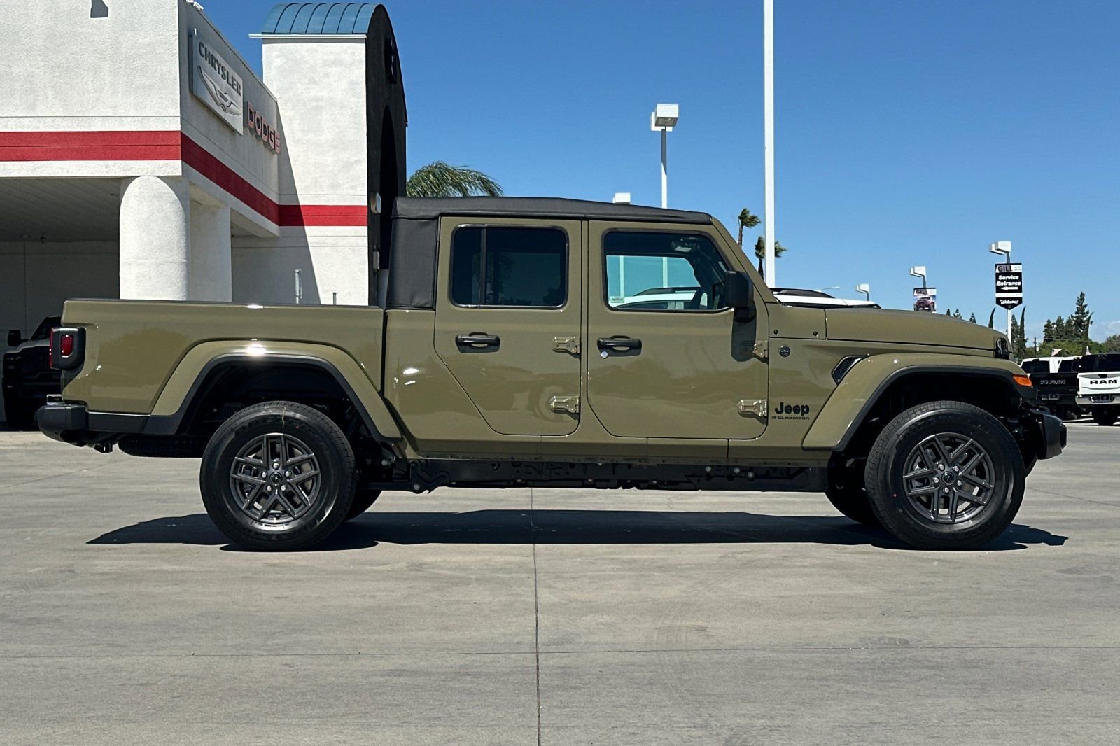 New 2026 Jeep Gladiator Sport AWD/4WD image 8