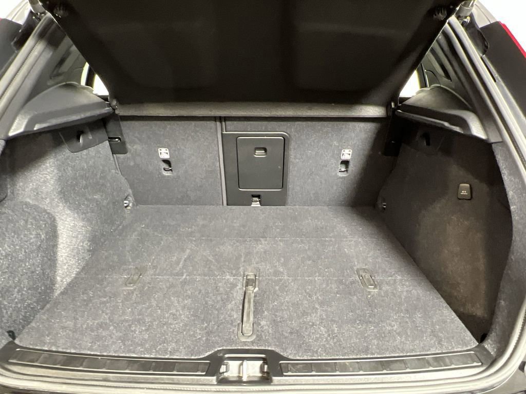 Certified 2025 Volvo XC40 B5 Plus image 21